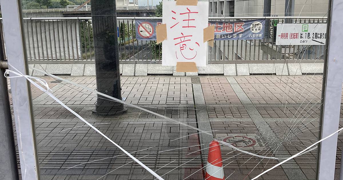 9/19に八王子のゲリラ豪雨で大粒の雹が！南大沢でも雹が遊歩道のガラスに当たってヒビ入り破損が発生