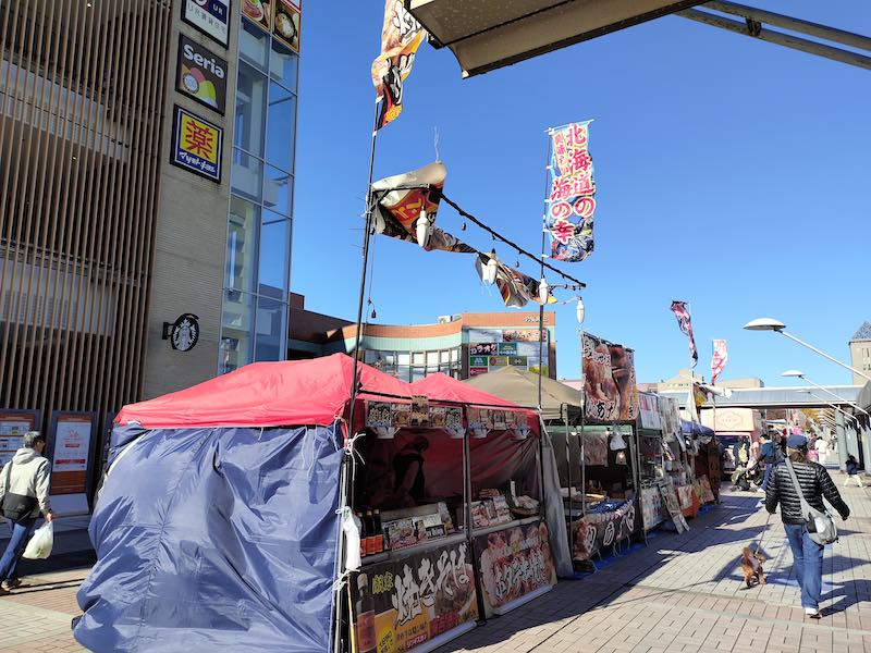 2024年11月22日〜24日に開催された南大沢マルシェ秋の大祭のキッチンカーや屋台出店の様子