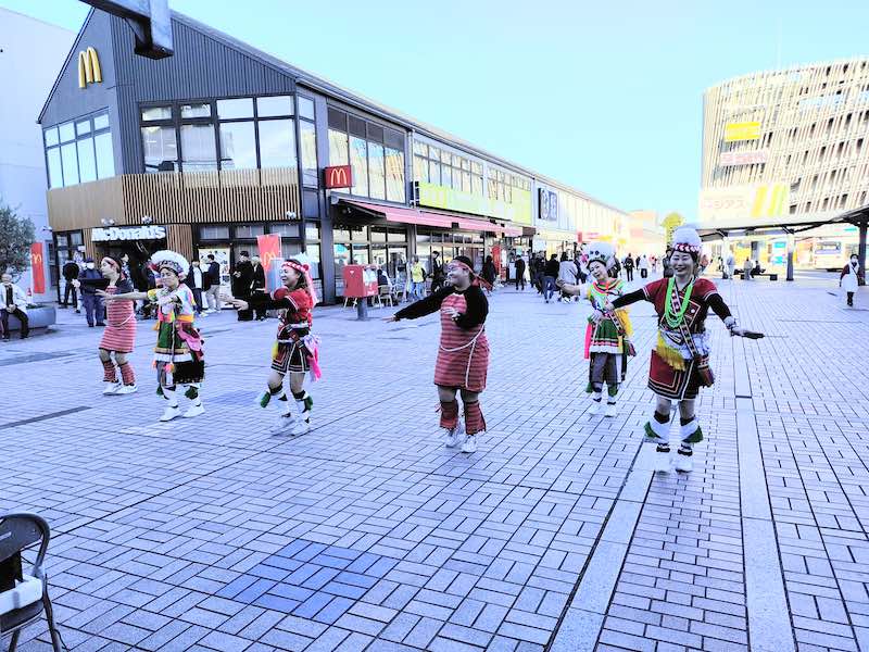 南大沢マルシェ・秋の大祭2日目に行われた在日台湾原住民連合会による踊りもパフォーマンス