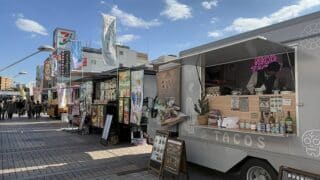 南大沢マルシェひな祭りのキッチンカー出店の様子