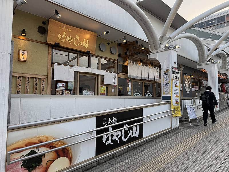 マグレブWESTの居酒屋や飲食店は通常営業で閉店情報もないため、ゲームセンター跡地が築地銀だこハイボール酒場の出店場所として濃厚