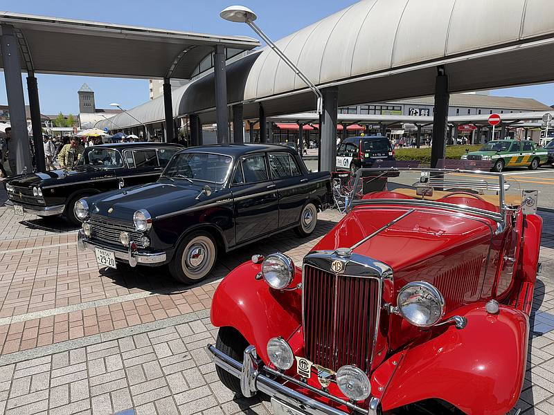 南大沢マルシェのオールドカー展示