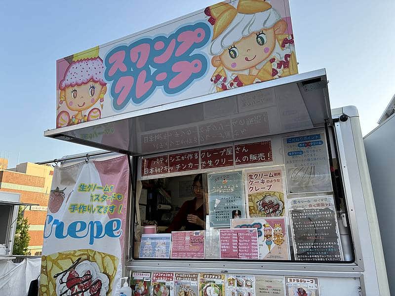 南大沢マルシェに出店したスタンプクレープのキッチンカー