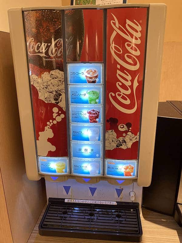 大戸屋ごはん処 フレンテ南大沢店のコカ・コーラのドリンクサーバー