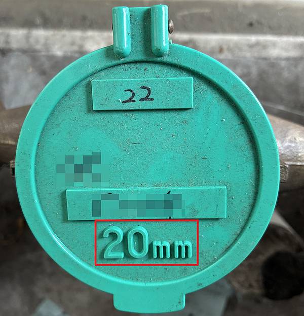 マンションやアパートなどでの水道管の口径を調べる場合は入口すぐに設置されている元栓がある場所に口径が記載