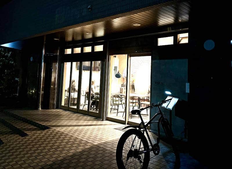 オープン初日の京王堀之内駅徒歩3分のPORK.Mの夜の雰囲気