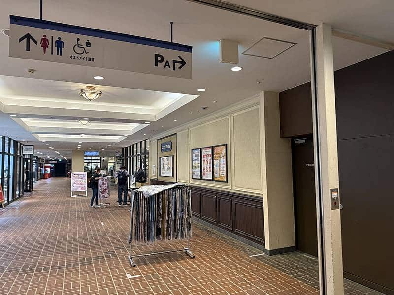 オープン前日にゆかた日和の出店予定地の三井アウトレットパーク多摩南大沢ヴィラ1階を訪ねたところ、設営中