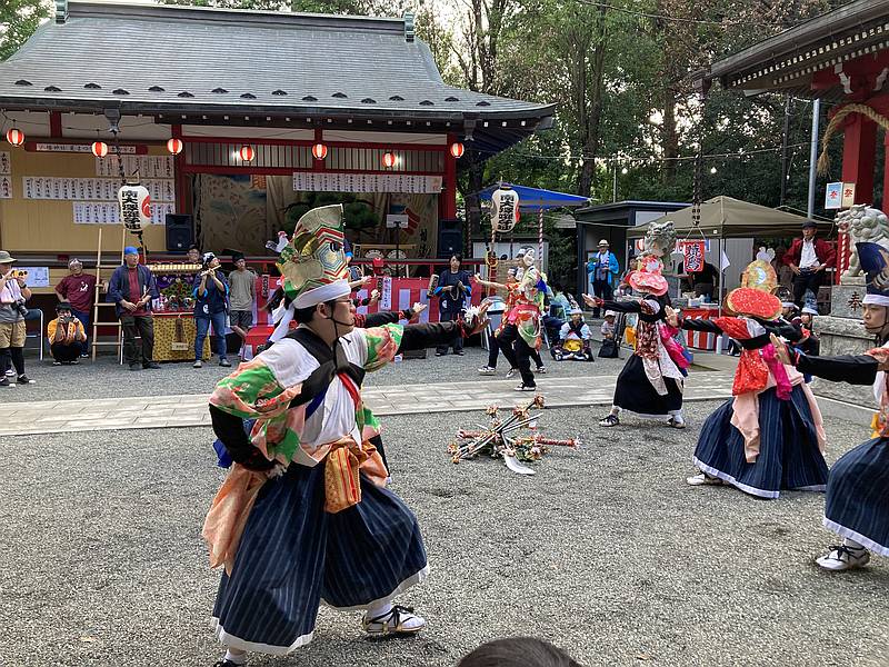 南大沢八幡神社の夏まつりで披露された中野七頭舞