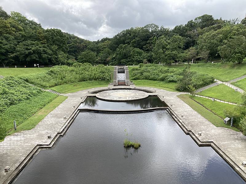 長池公園の様子を見附橋から撮影した写真