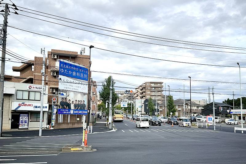 2025年9月27日に開通する宮上横山線は多摩ニュータウン通りの終着点の多摩ニュータウン入口に接続
