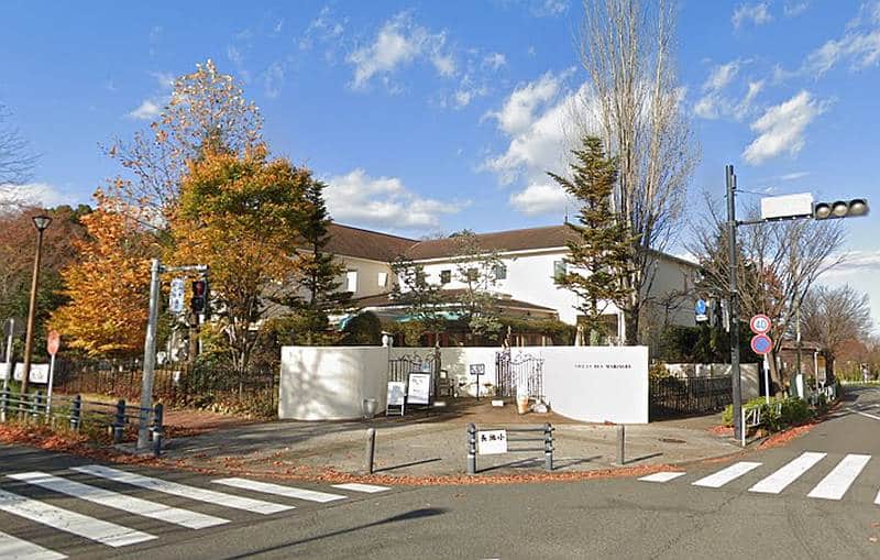 2024年6月で閉店を迎えたレストラン「ヴィラ デ マリアージュ多摩南大沢店」の外観
