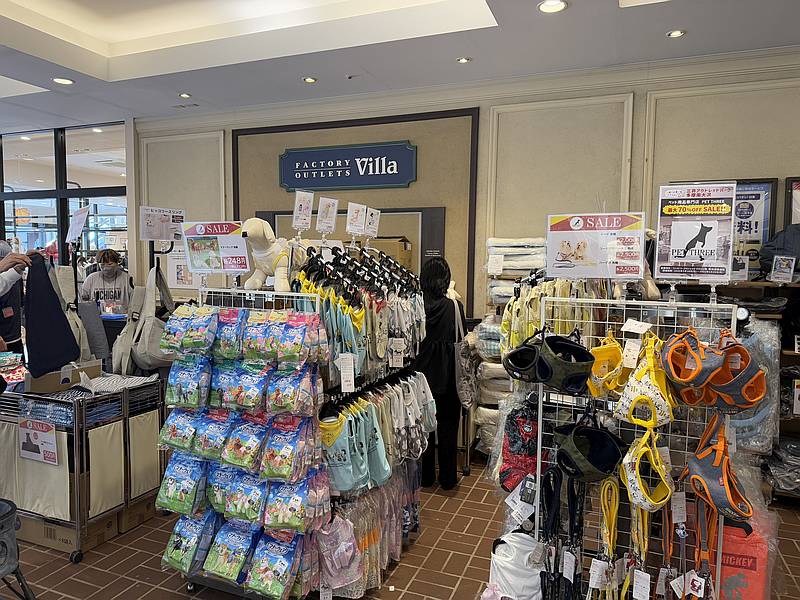 2025年5月にも三井アウトレットパーク多摩南大沢のVilla1階に出店していたPET THREE(ペットスリー)のポップアップストアの出店様子