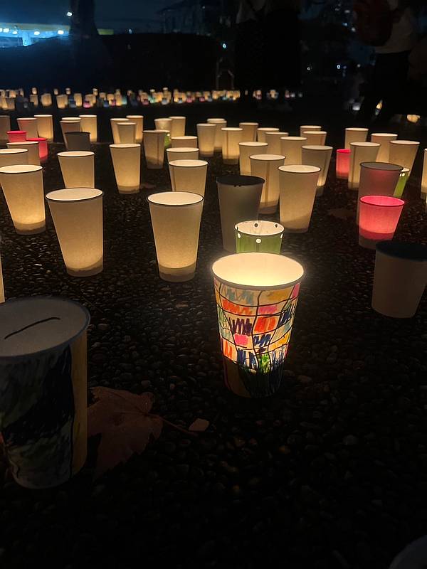 大栗川キャンドルリバーでは大栗川公園や大栗川沿いの由木緑道（大竹橋まで）までキャンドルが埋め尽くされる