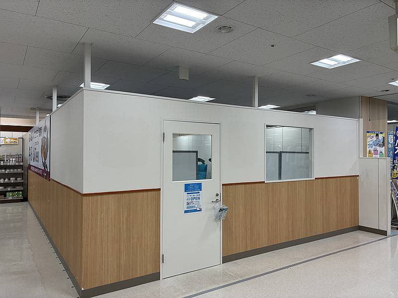 イトーヨーカドー南大沢店の3階に入居していた、子ども向けプログラミング教室「iTeenイトーヨーカドー南大沢校」が閉店し、跡地に新しいハクジュプラザという新店舗が準備中