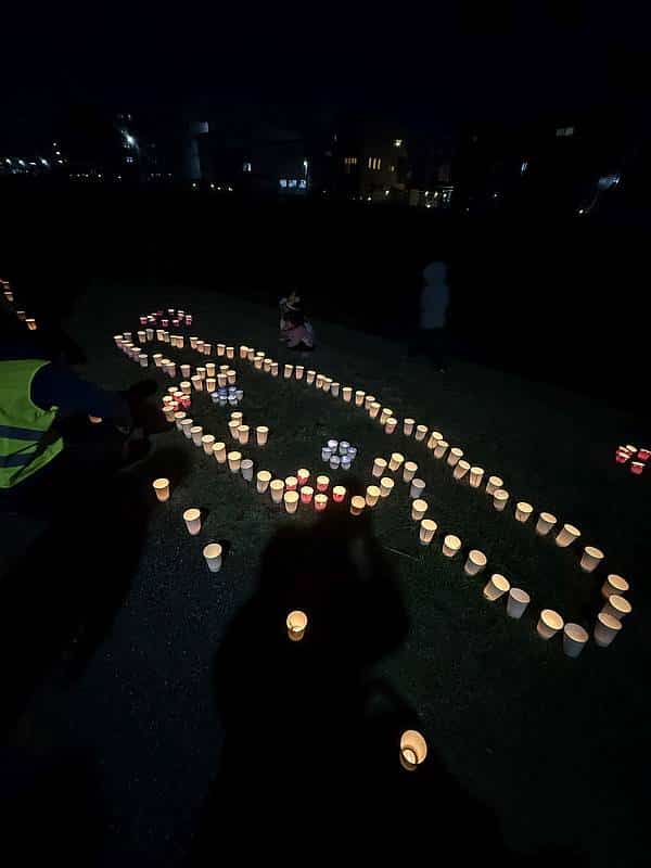 大栗川キャンドルリバーのキャンドルで描かれたサンリオのシナモン