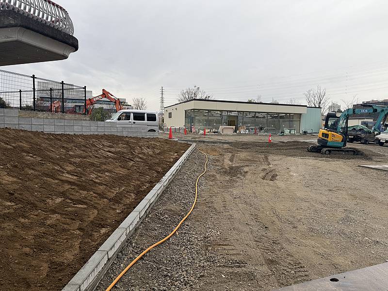 輪舞歩道橋近くにセブンイレブン南大沢4丁目店が新たに誕生予定で工事中