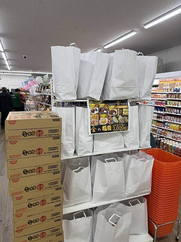 セブンイレブンの人気プライベートブランド、セブンプレミアムゴールド、金の福袋をオープニングセールで販売