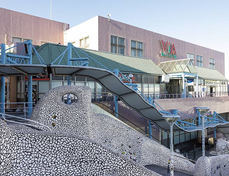 京王堀之内駅にあるマクドナルド堀之内三和店は、駅に直結している商業施設、VIA長池にテナントとして入居