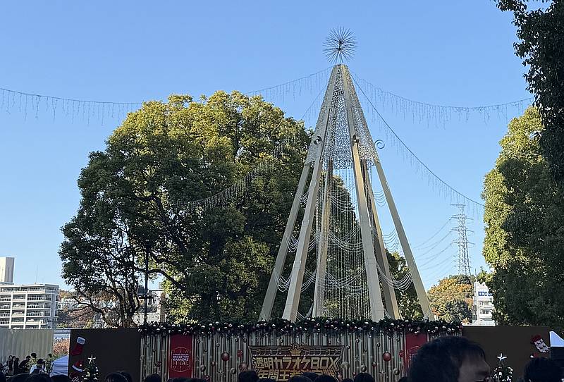 TBSモニタリングの透明カラオケ最終王者決定戦が2025年11月22日に多摩市の多摩センター駅で公開収録され、12月18日に放送