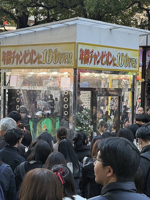 2025年11月22日の多摩センターでのTBSモニタリングの公開収録では、観客が沢山集まり、透明カラオケの挑戦者の歌声と結果発表を見守る形に