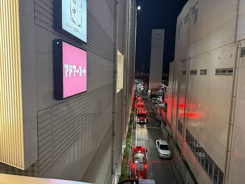 2025年12月29日(月)に南大沢駅前のTOHOシネマズ南大沢で火災が発生し、fab南大沢の付近では規制線が張られて交通規制