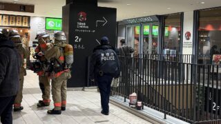 2025年12月29日夜19時ごろに八王子市南大沢の駅前商業施設・ファブ南大沢で火災が発生し、多数の消防車が出動