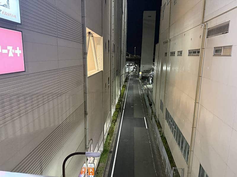 2025年12月29日19時ごろに火災が発生したfab南大沢に23時ごろ再訪したところ、すでに規制線は解除され、出動した消防車も撤収済み