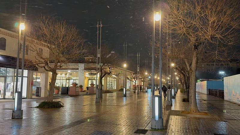 2026年1月2日の初雪を三井アウトレットパーク多摩南大沢前で撮影