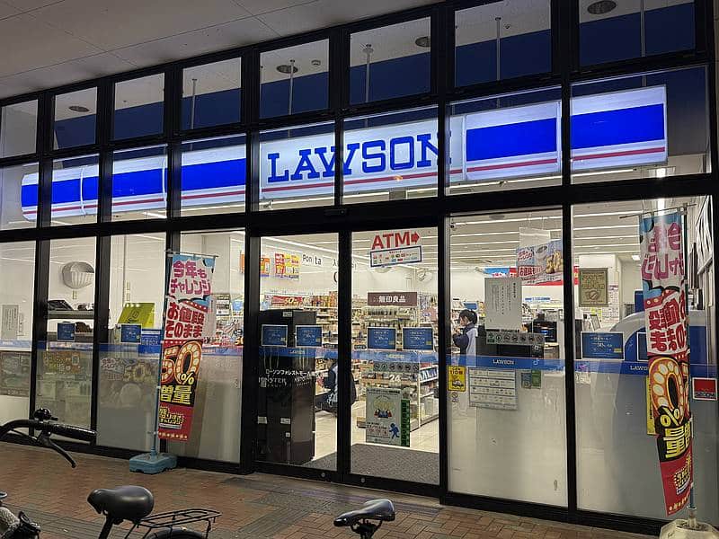 南大沢駅から徒歩3分のところにある商業施設「フォレストモール南大沢」に入居するローソンが2026年2月28日で閉店