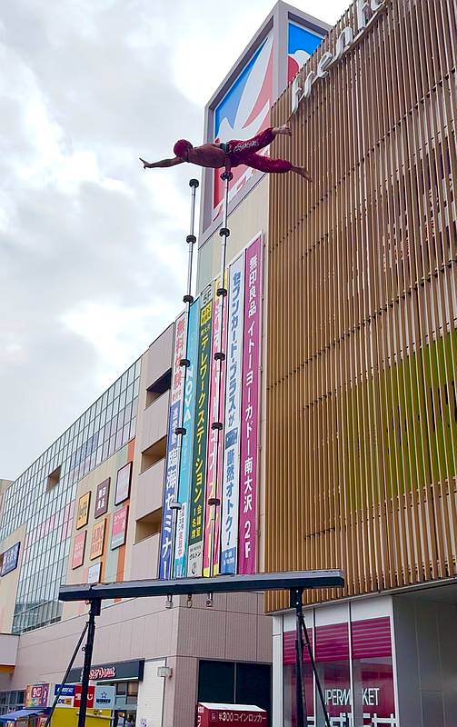 2025年11月に行われた南大沢マルシェでは、アスタリスクノヴァによる大迫力のアクロバットショーが披露