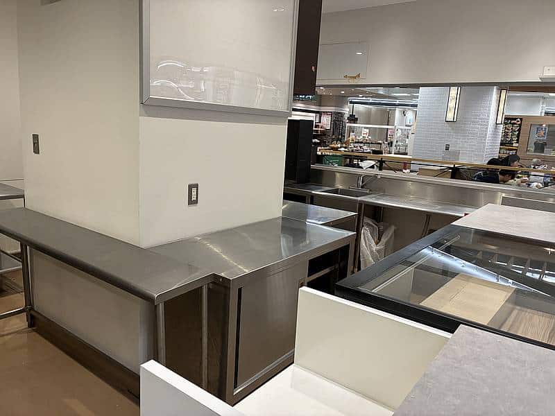 ココリア多摩センター地下1階のちゃーしゅーや武蔵のテナント跡地はすでに厨房の設備もほとんどない状態に