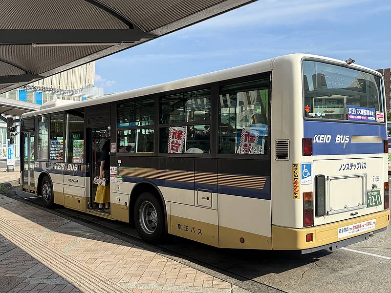 堀03のぐりーんうぉーく多摩や長池公園へ向かう京王バス