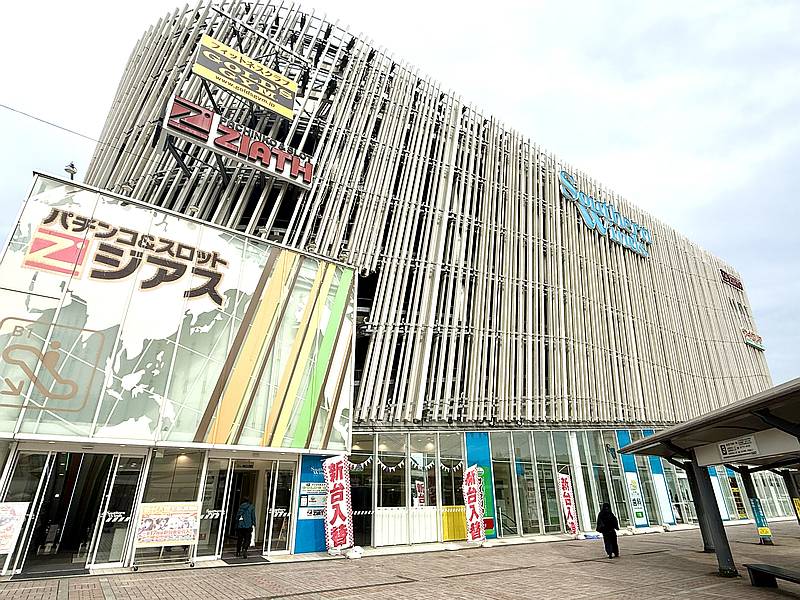 京王相模原線の南大沢駅から徒歩2分の駅前ロータリーに面した商業施設「サザンウィンズ南大沢」