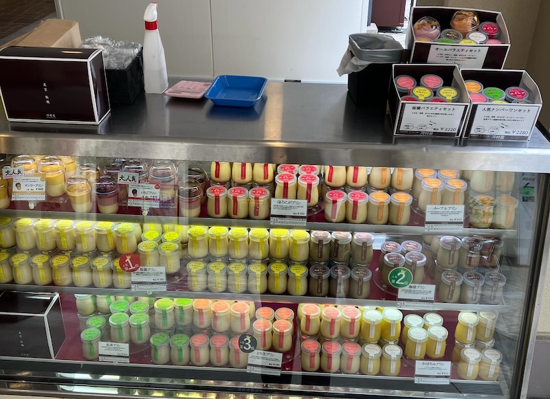 エファール河村屋のおすすめ商品は「板橋プリン」で、奥久慈卵（おくくじたまご）と地養卵（じようらん）という2種類の卵をブレンドして作成
