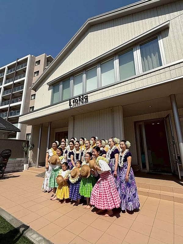 LinNa HEALTHY LIFESTYLEで2025年に開催されたハワイフェス2025のダンサーの方の集合写真