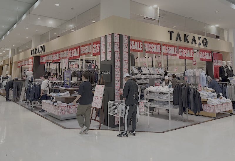 2026年6月末ごろ閉店予定で現在閉店セールが開催されているMrMax町田多摩境ショッピングセンターのTAKA-Q(タカキュー)の外観