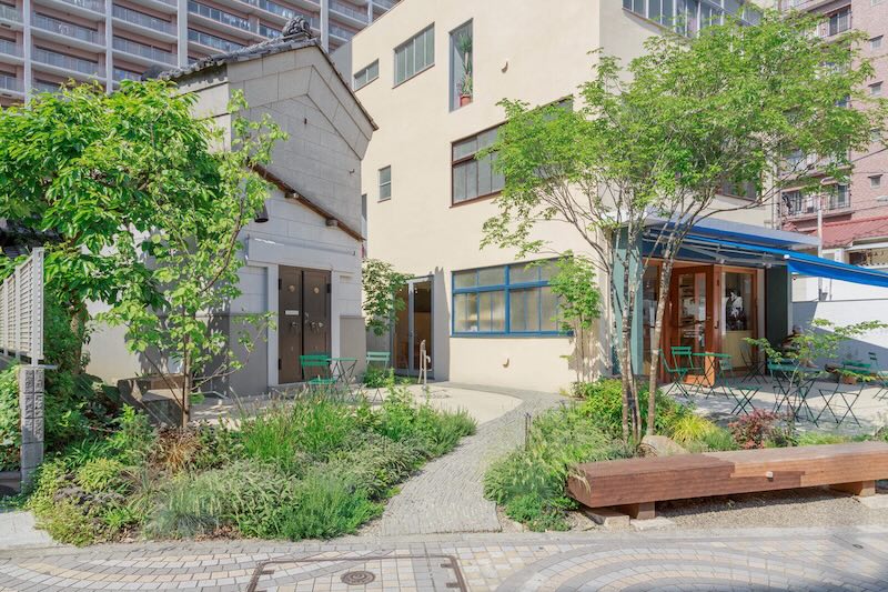 八王子市で明治時代から続く老舗茶舗「網代園」の敷地をリノベーションして生まれたちいさな複合施設「ajirpchaya」