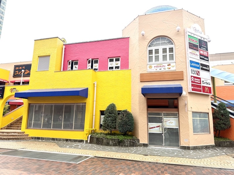 2026年6月2日に多摩センターの丘の上パティオのクレープ屋「ディッパーダン」跡地にディニッシュ食パンが名物のベーカリー・カフェ「MIYABI」がオープン