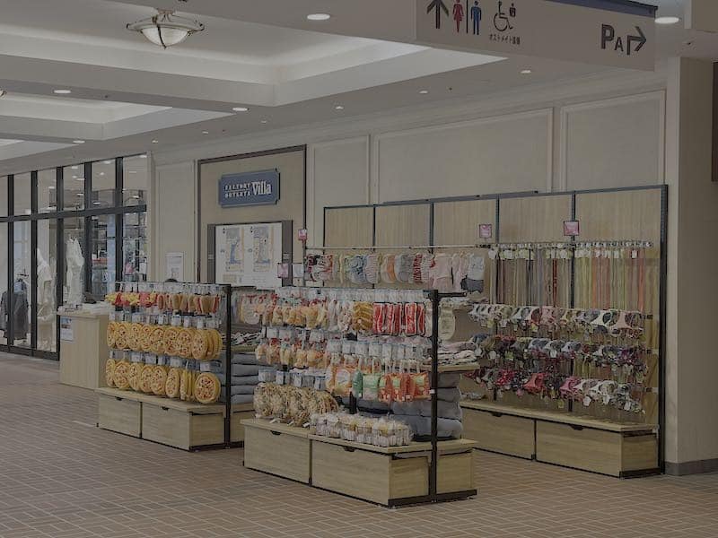 「PLSK FOR DOGS」は、三井アウトレットパーク多摩南大沢（東京都八王子市南大沢1-600）のファクトリーアウトレッツ「Villa」1階に、期間限定店舗として出店