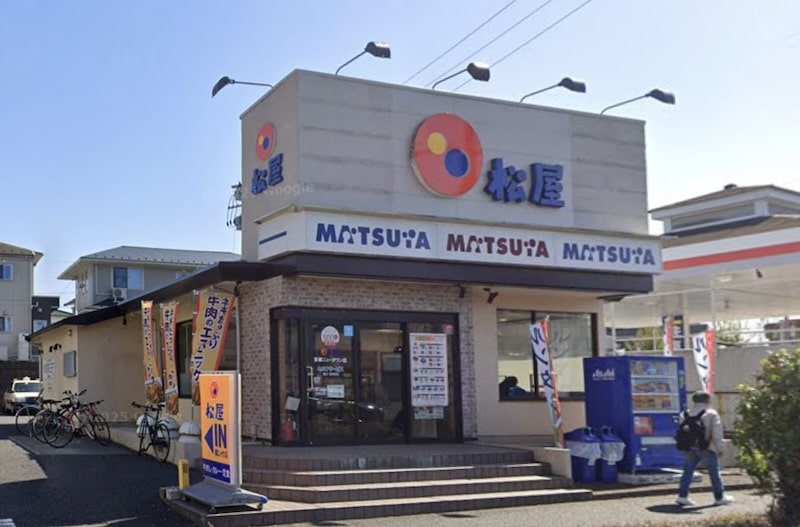 改装工事に入る前の営業中だった京王堀之内駅が最寄りの松屋・多摩ニュータウン店の外観