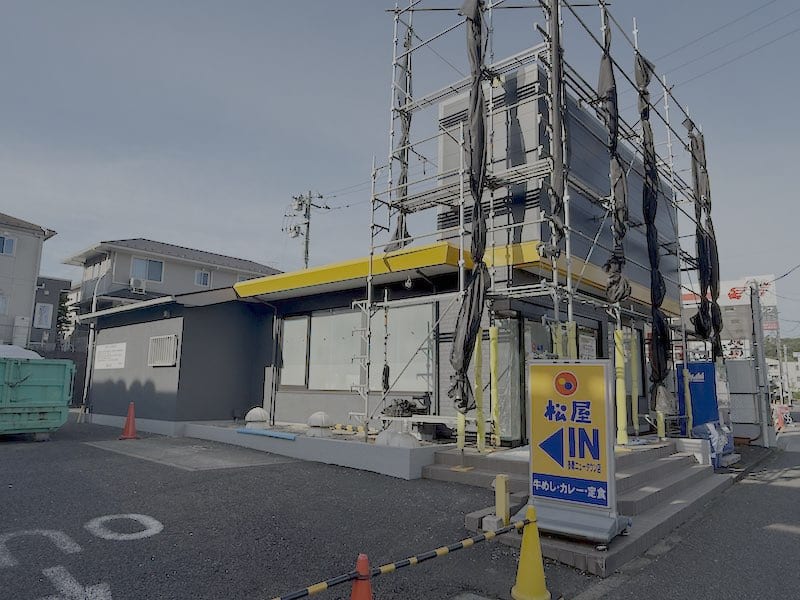 松屋・多摩ニュータウン店が2026年6月8日より松のや併設店舗としてリニューアル工事が進められており、2026年6月23日にリニューアルオープン予定
