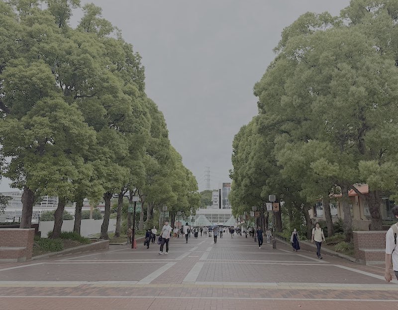 2025年度の京王線の乗降者数が増えた京王多摩センター駅