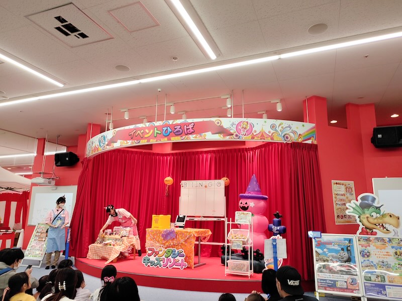ファンタジーキッズリゾート・クロスガーデン多摩店のイベントスペースでは毎日何かしらのイベントが開催