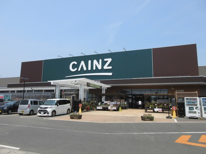 町田市小山ヶ丘にある多摩境通りに面したカインズ町田多摩境店の外観