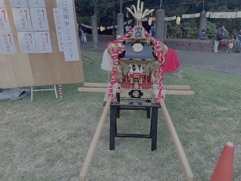 南大沢夏まつりの毎年恒例の子どもたちが担ぐことができる子ども神輿