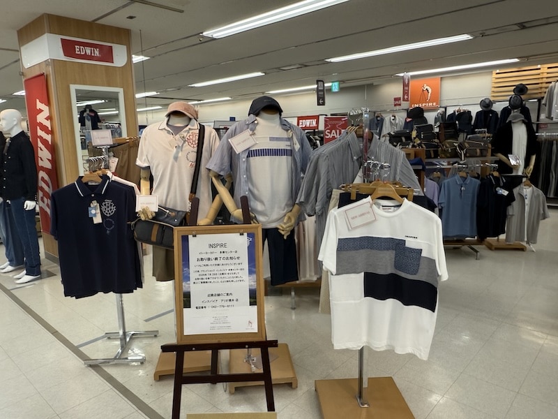 イトーヨーカドー多摩センター店の衣料品売場が2026年8月30日に営業終了することに伴い、衣料品売り場で取り扱っているブランドについては、7月中に取り扱いが終了するとのお知らせが掲示