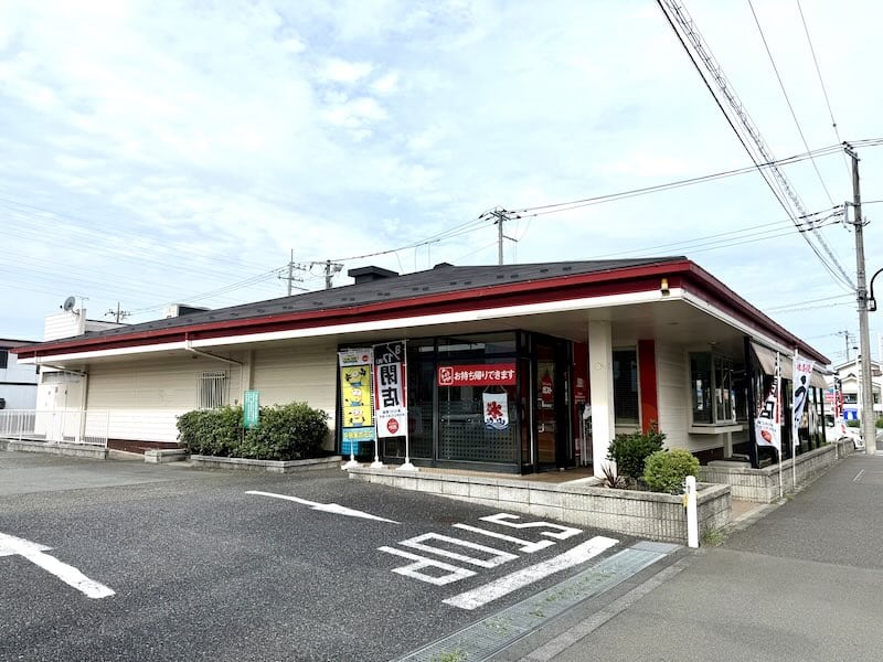 ガスト町田小山店は、町田市小山町の町田街道沿い、小山駐在所の向かいにあるすかいらーくグループのファミリーレストラン