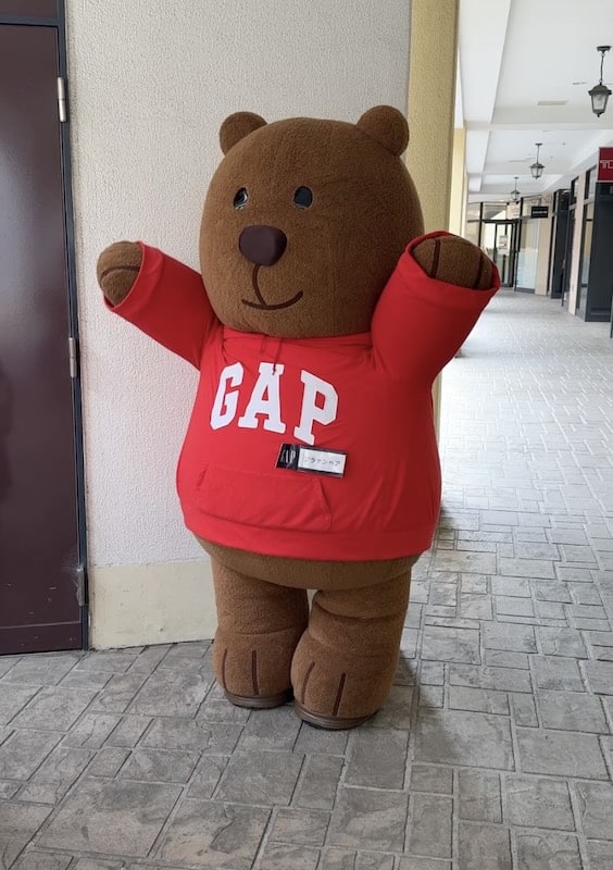 ブラナンベアは、赤ちゃんや幼児向けブランド「babyGap（ベビーギャップ）」のマスコットとして2001年に誕生し、南大沢にも何度も来店してグリーティングを実施