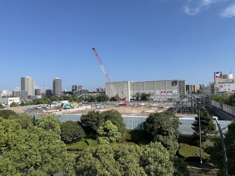 2028年春のリニューアルオープンに向けて工事が行われていた三井アウトレットパーク多摩南大沢のB街区で、2026年8月24日に起きた工事作業員の落下事故