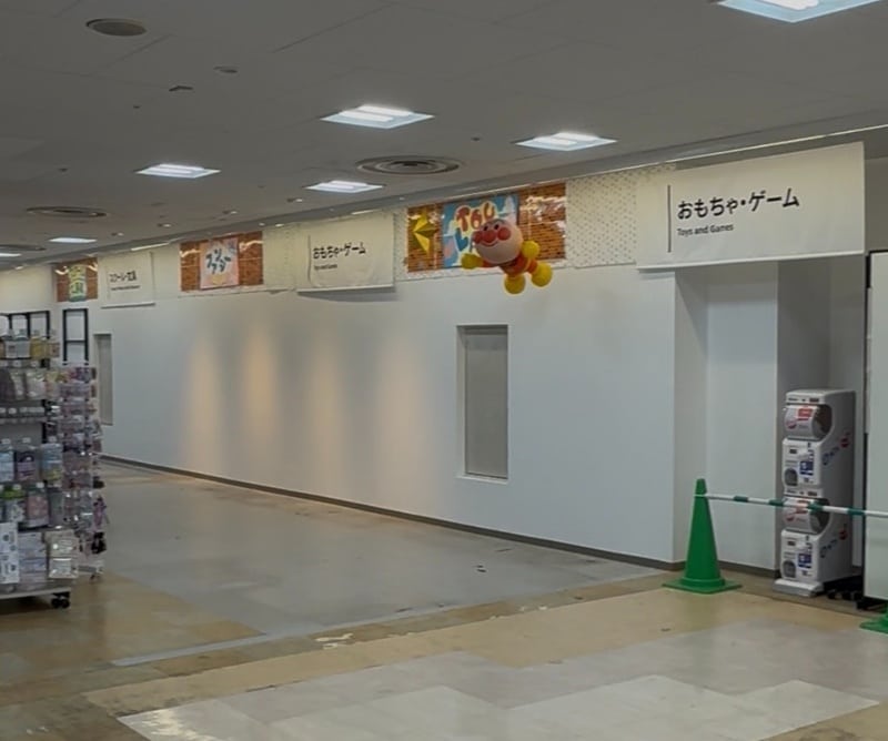 壁で囲われたイトーヨーカドー南大沢店3階のおもちゃ・ゲーム売り場